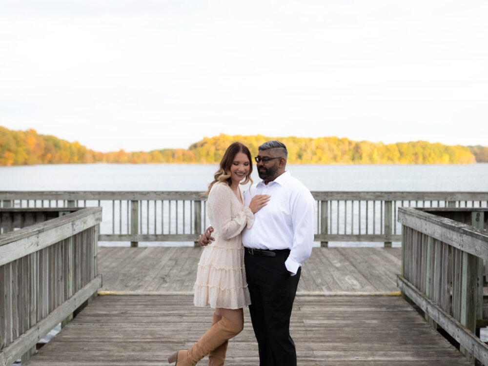 A Guide to Beautiful Fall Engagement Photos and what to wear