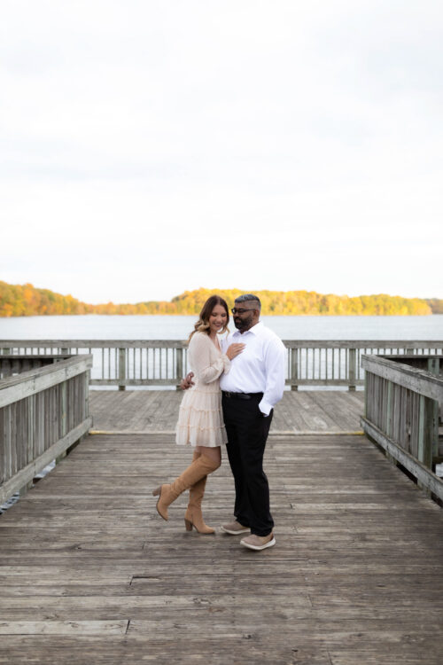 A Guide to Beautiful Fall Engagement Photos and what to wear