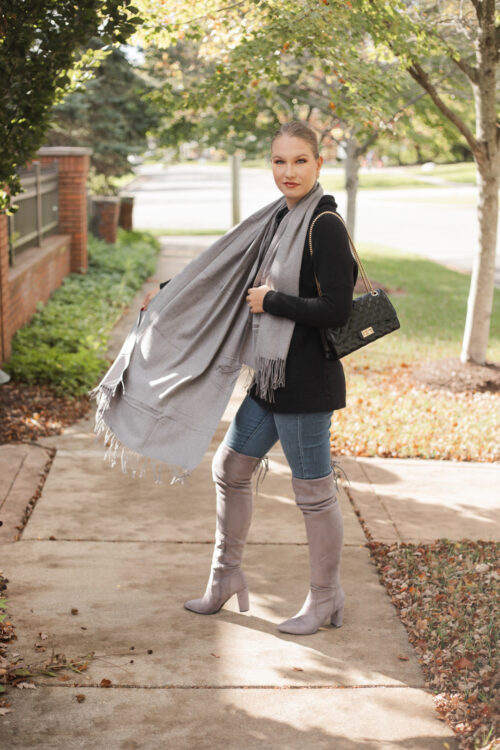 Black and Gray Monochrome: The Perfect Cozy Fall Outfit